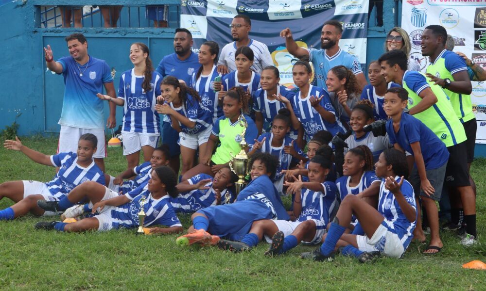 Com a alma feminina alvianil