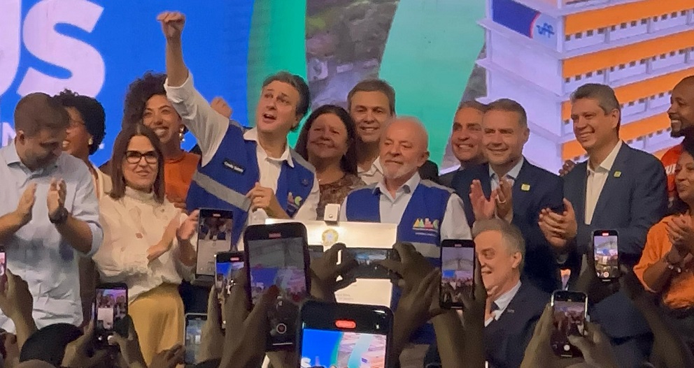 UFF: Inauguração, lição de moral, política e educação. Estuda porque vai cair!