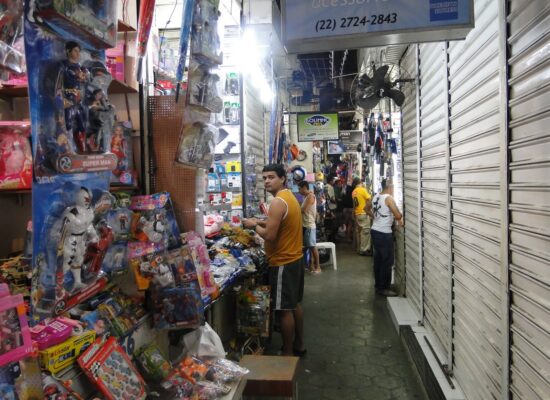 Quando a conta cai no colo de quem trabalha